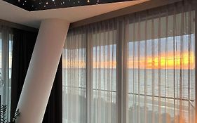 Axel Wave Seaview Apartment &Spa